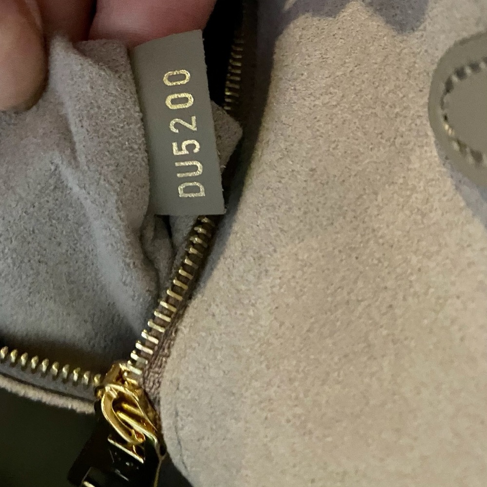 Authentic Louis Vuitton Onthego Dove/Creme New MM - Picture 7 of 11